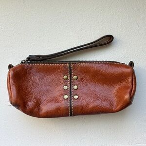 Patricia Nash Vintage Isla Tan Oblong Italian Leather Wristlet
